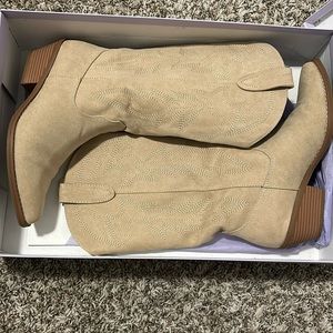 Madden girl size 7.5 cowboy boots. Only wore once. Great condition